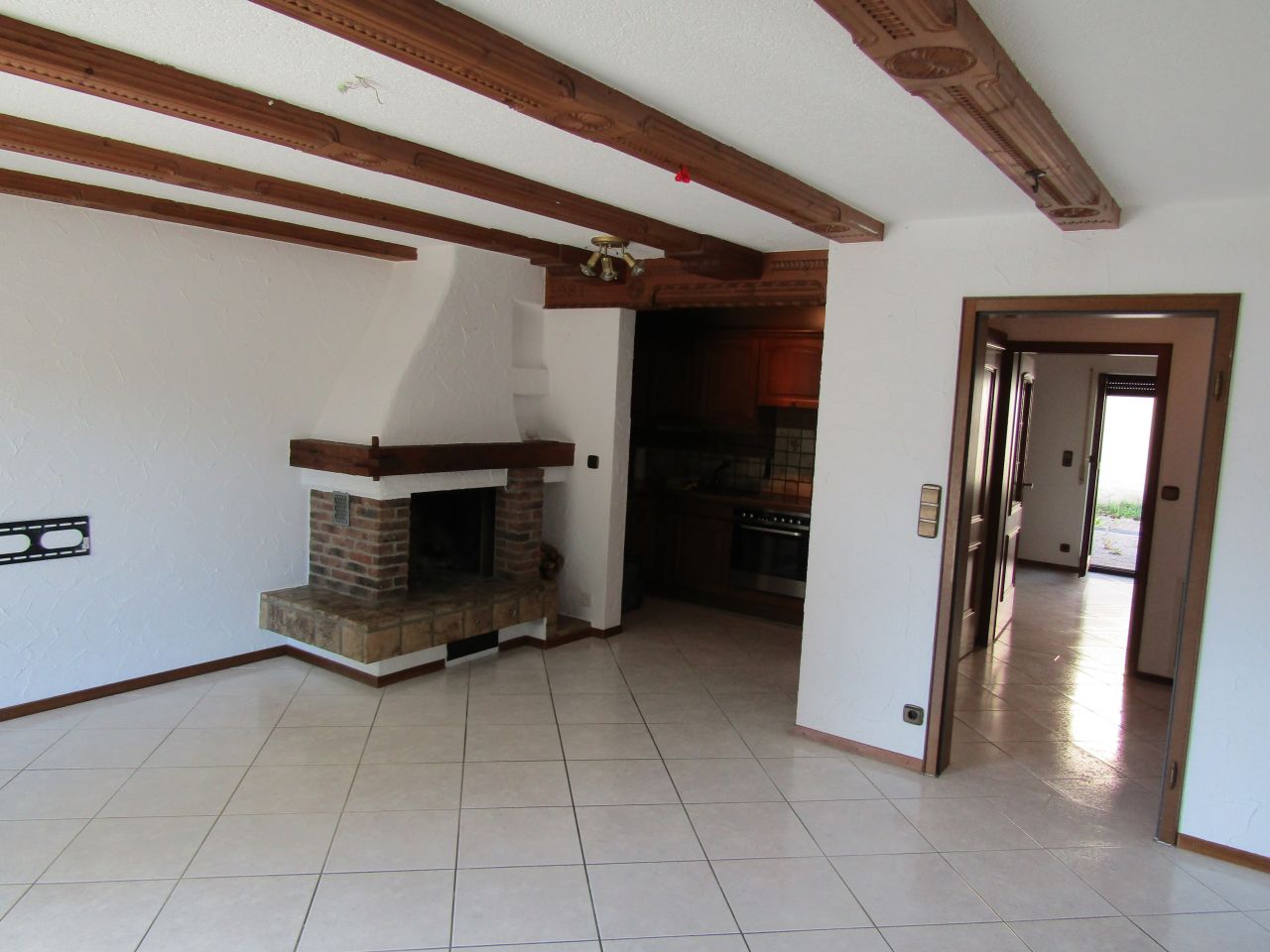 Büsingen am Hochrhein: EBENERDIGE 2 Zimmerwohnung mit 2 Terrassen, Kamin, EBK...  Büsingen am Hochrhein: EBENERDIGE 2 Zimmerwohnung mit 2 Terrassen, Kamin, EBK...