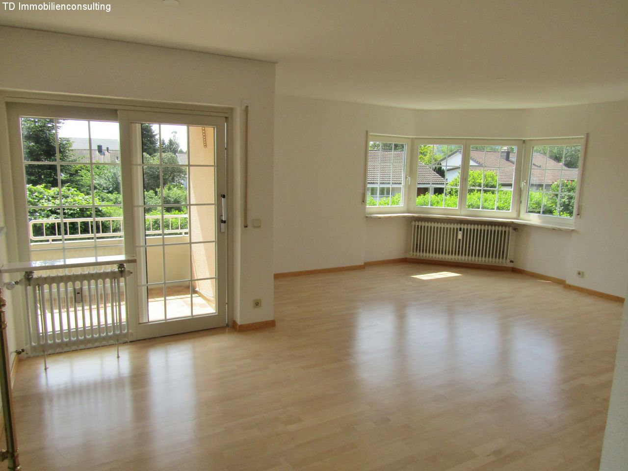 Büsingen:  **Schicke ETW, klasse geschnitten, sonnig, ruhig und mit Garage**  Büsingen:  **Schicke ETW, klasse geschnitten, sonnig, ruhig und mit Garage**