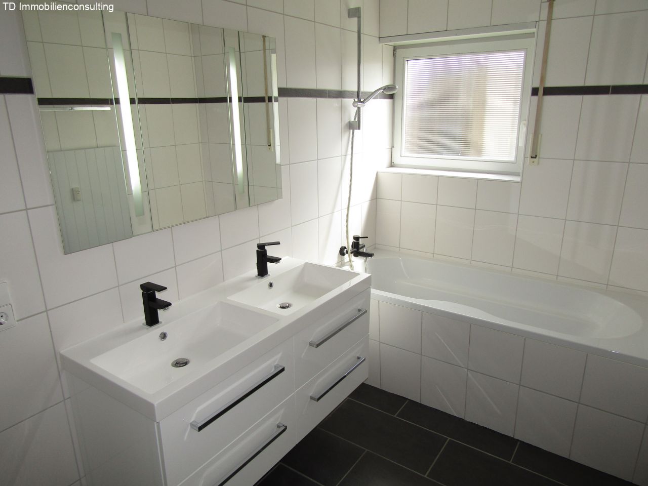 Büsingen am Hochrhein: **VERKAUFT** Schicke XXL Maisonettewohnung + EBK + neuem Bad + Kamin.....  Büsingen am Hochrhein: **VERKAUFT** Schicke XXL Maisonettewohnung + EBK + neuem Bad + Kamin.....