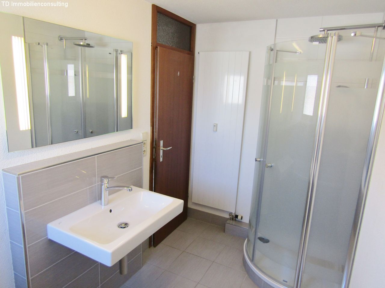 Büsingen am Hochrhein: *RESERVIERT*Schicke Maisonettwohnung mit Wohlfühlbad und EBK**  Büsingen am Hochrhein: *RESERVIERT*Schicke Maisonettwohnung mit Wohlfühlbad und EBK**