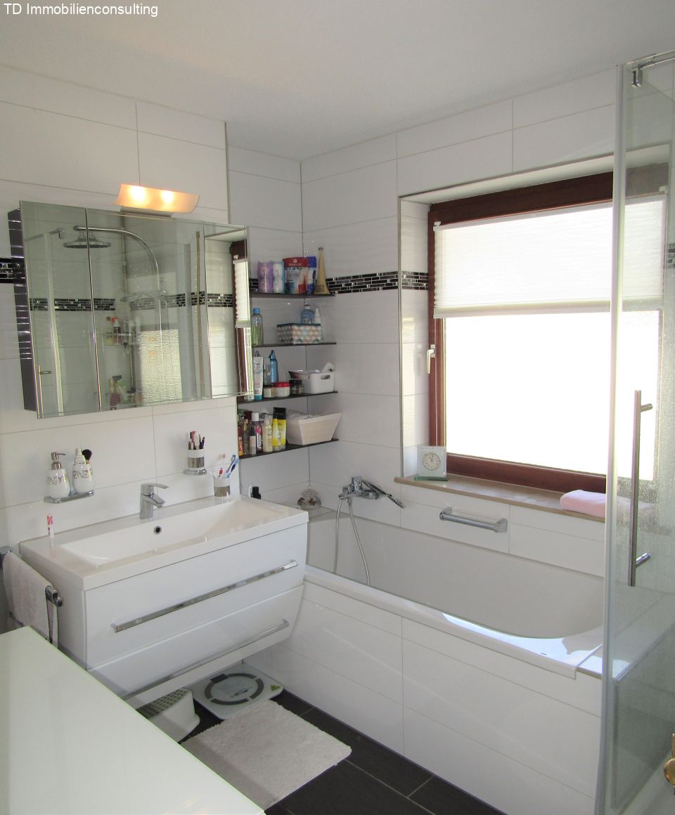 Büsingen am Hochrhein: **VERKAUFT**Top modern, sonnig, saniert und MIT Rheinblick**  Büsingen am Hochrhein: **VERKAUFT**Top modern, sonnig, saniert und MIT Rheinblick**