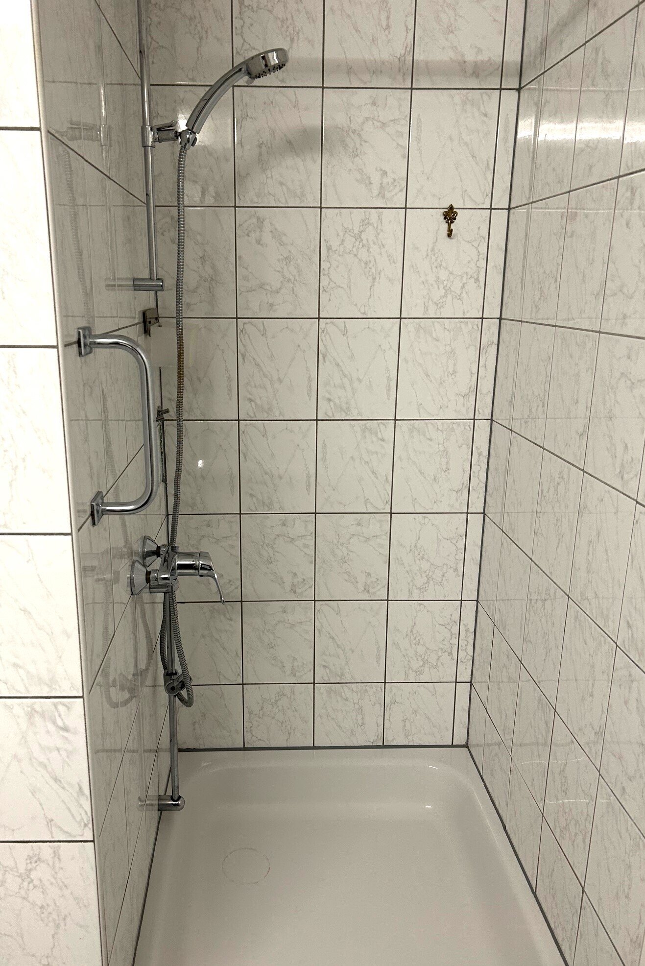 UND Dusche.