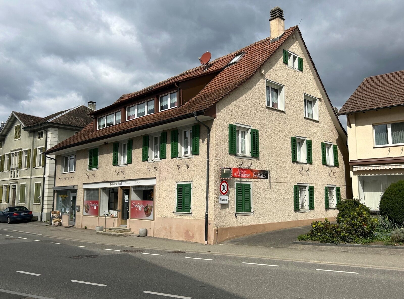 Topp Lage nahe Seniorenheim, Friseur und Cafe 