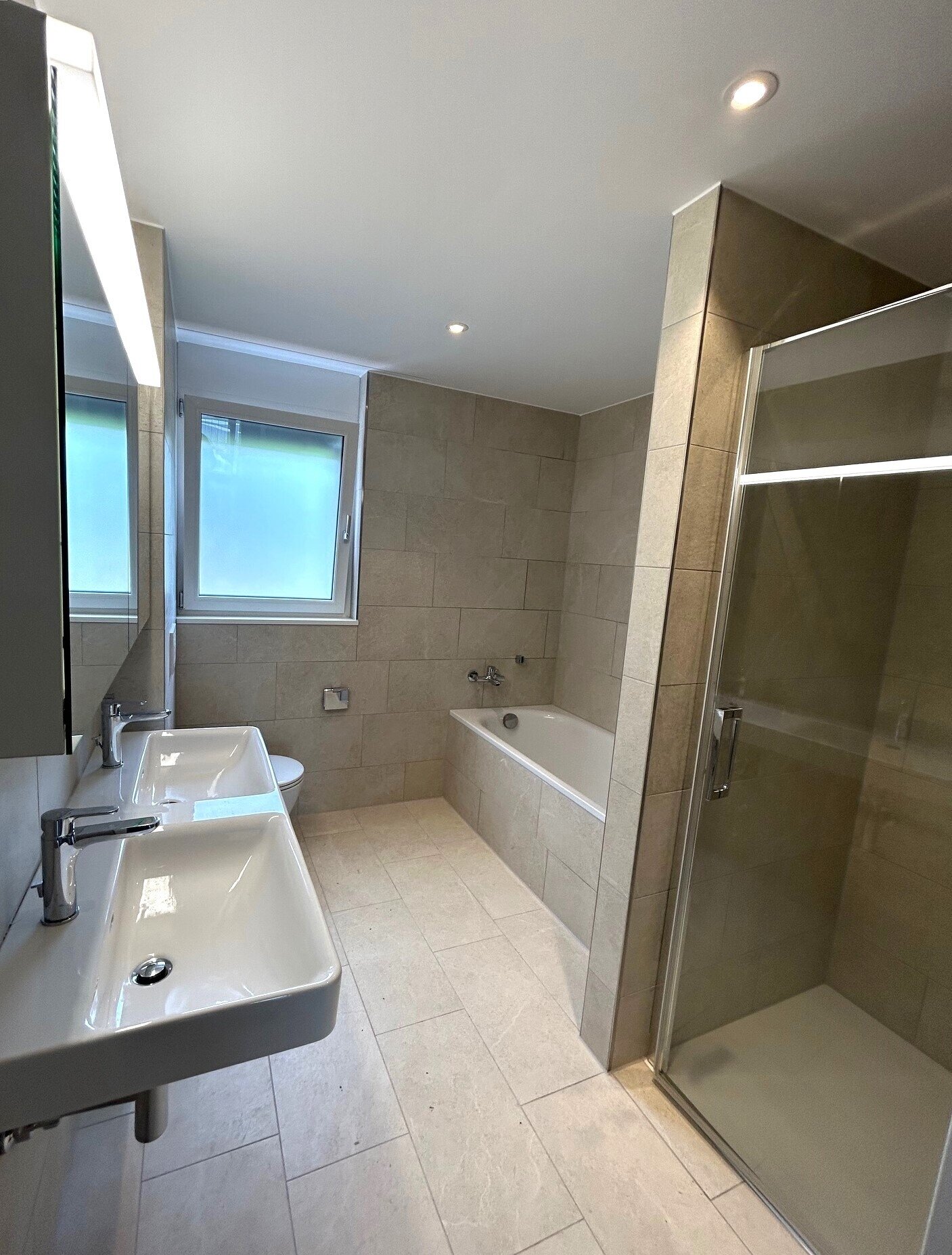 Hier mit WC, Dusche und Wanne
