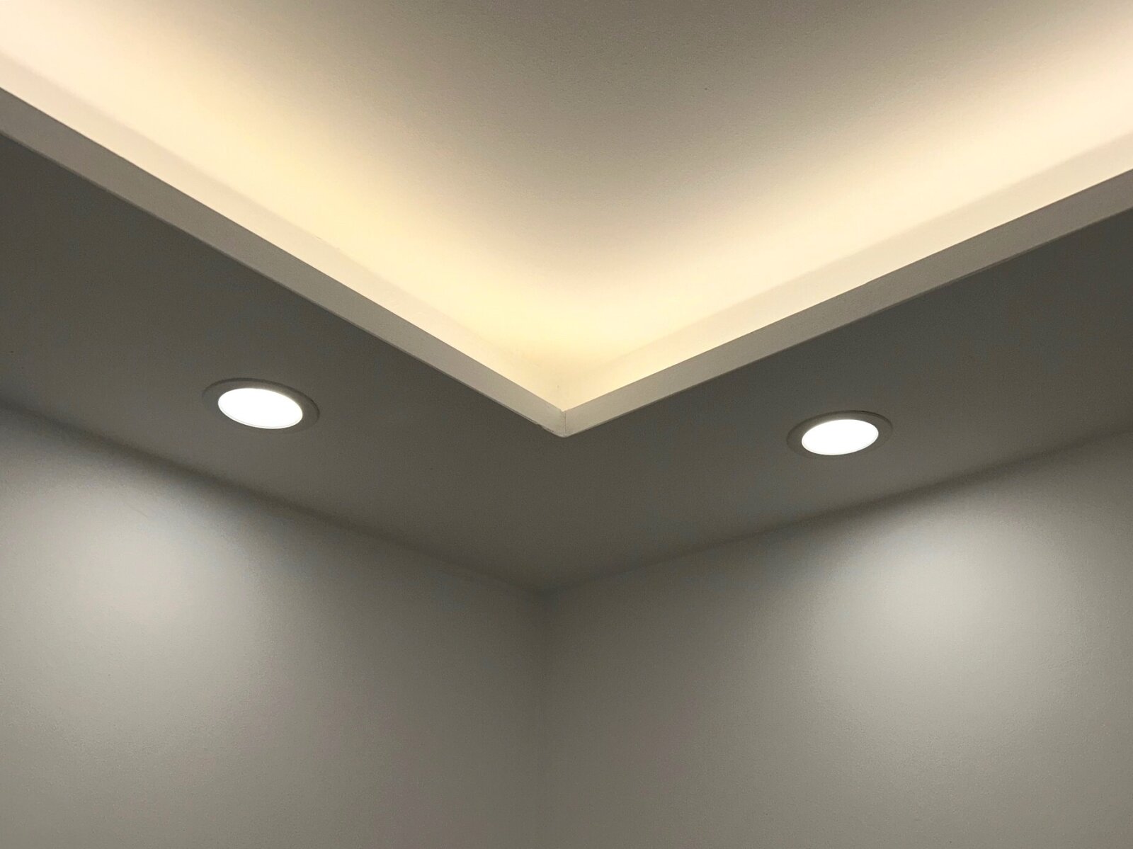 Zweifach schaltbare Deckenbeleuchtung