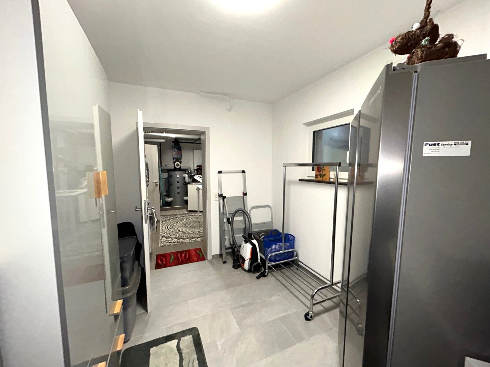 Separat im UG, ein Kellerraum und die Waschküche