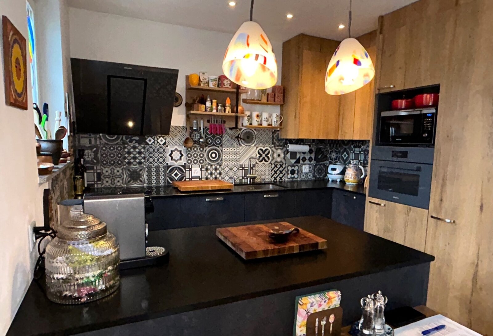 Die EBK natürlich mit Markengeräten