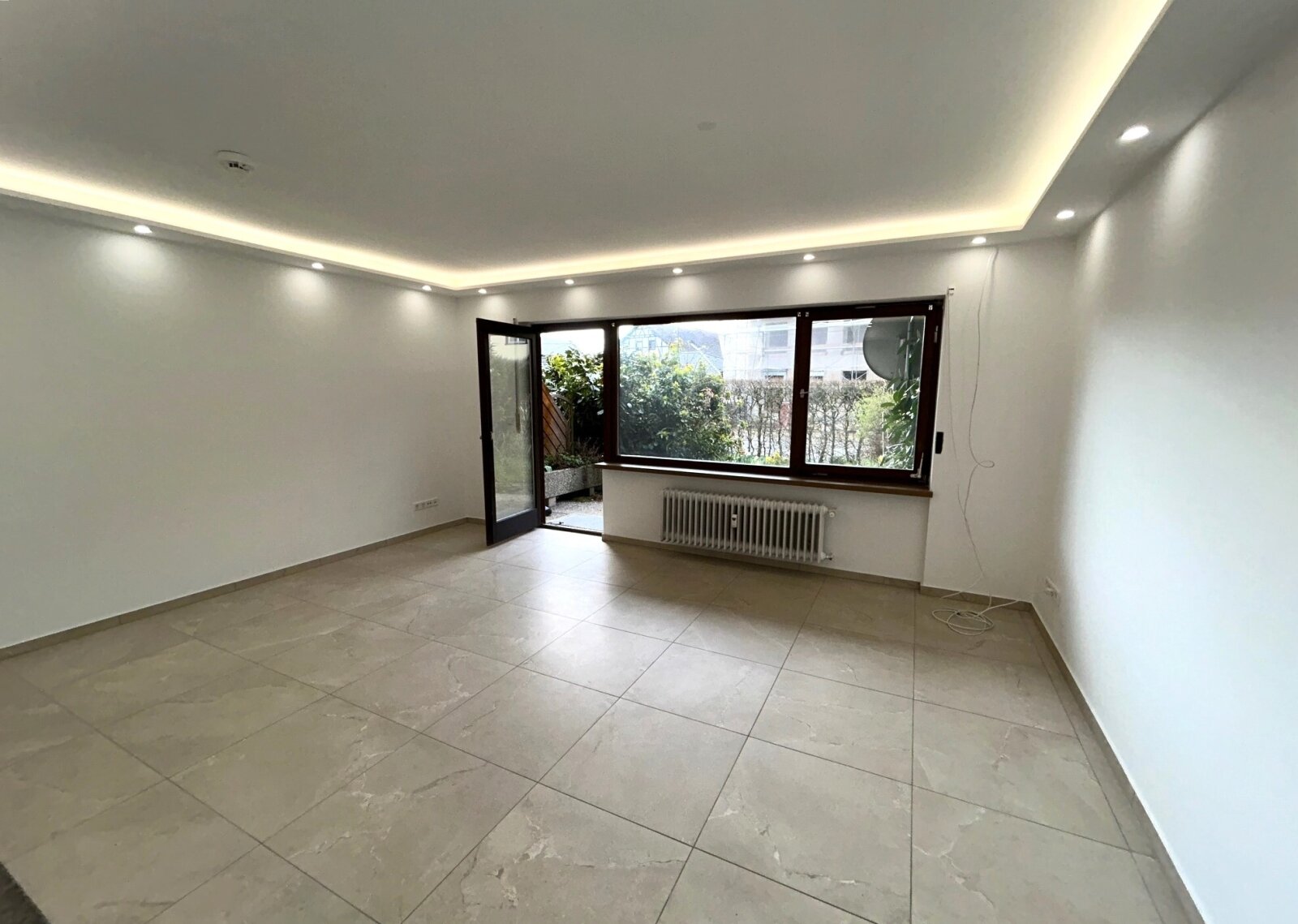 Der Zugang vom Wohnzimmer zur Südterrasse