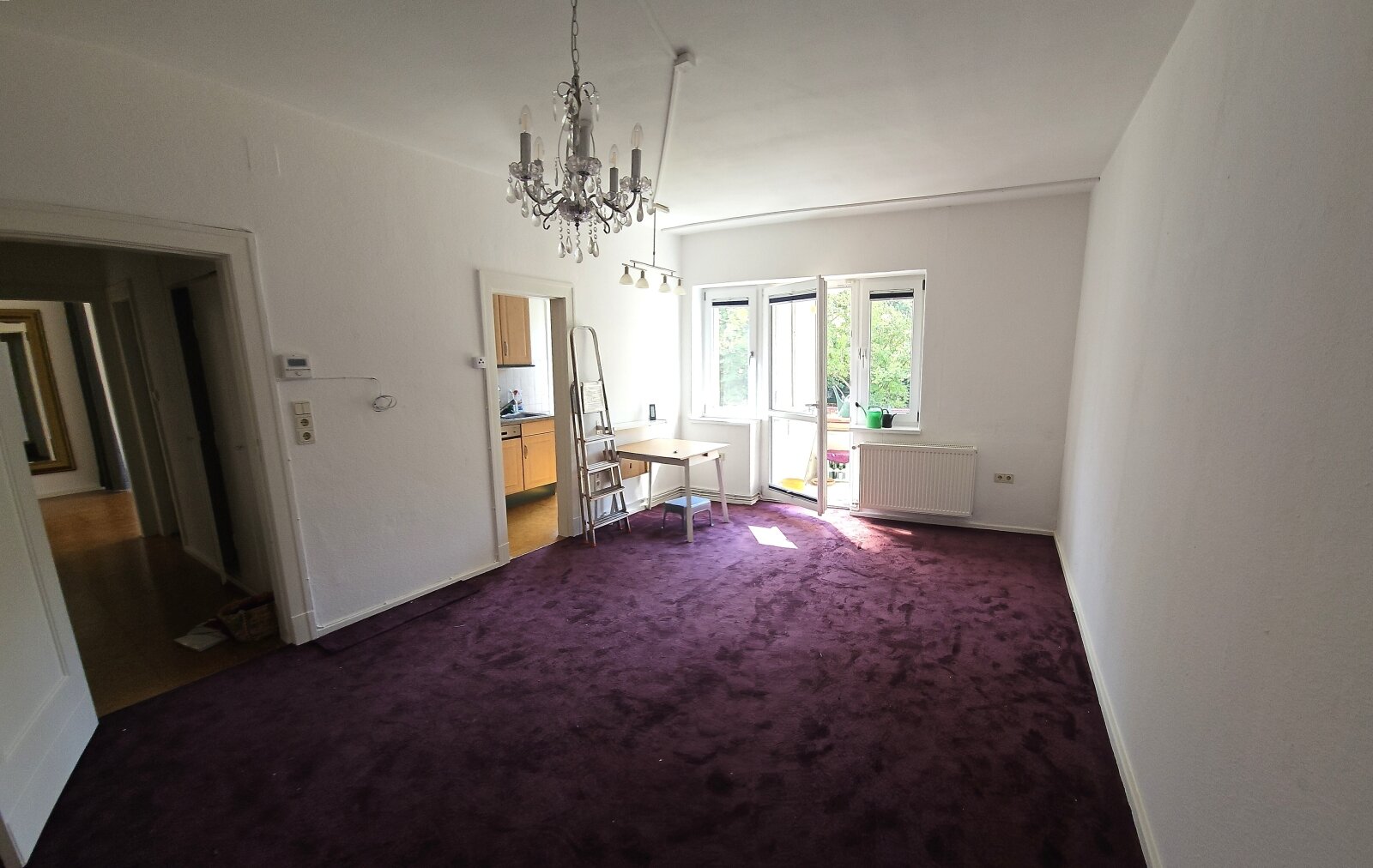 Das Wohnzimmer, hier noch mit Teppich Das Wohnzimmer, hier noch mit Teppich