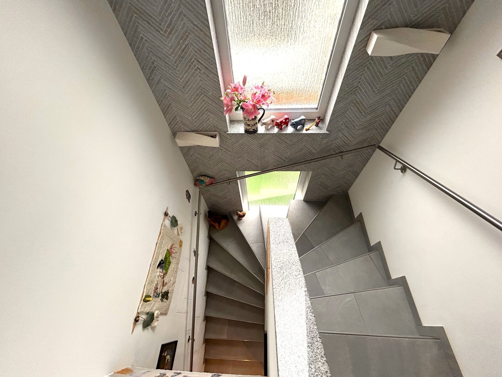 Und mit Ornamentverglasung Und mit Ornamentverglasung