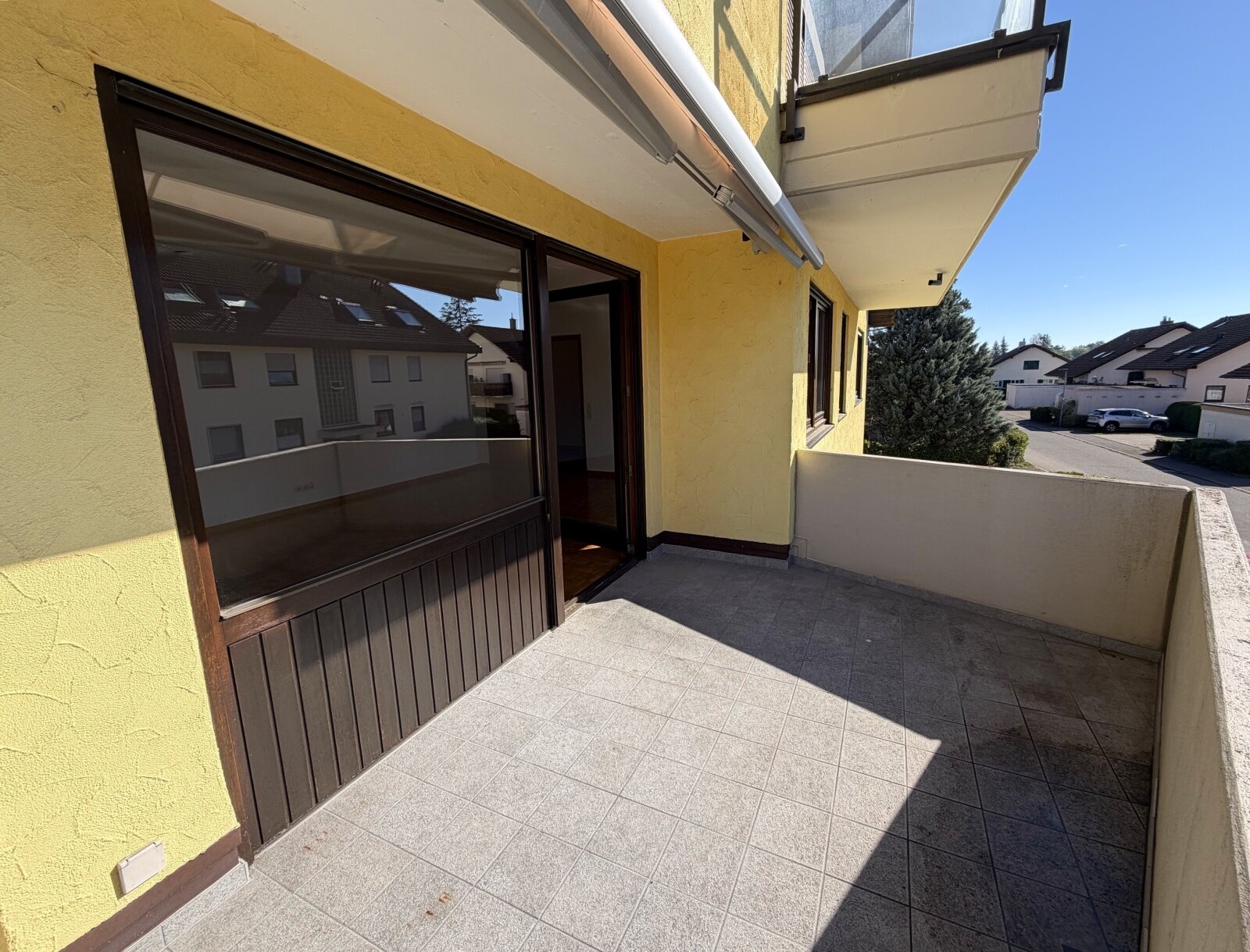 Davor mit  XXL Südbalkon