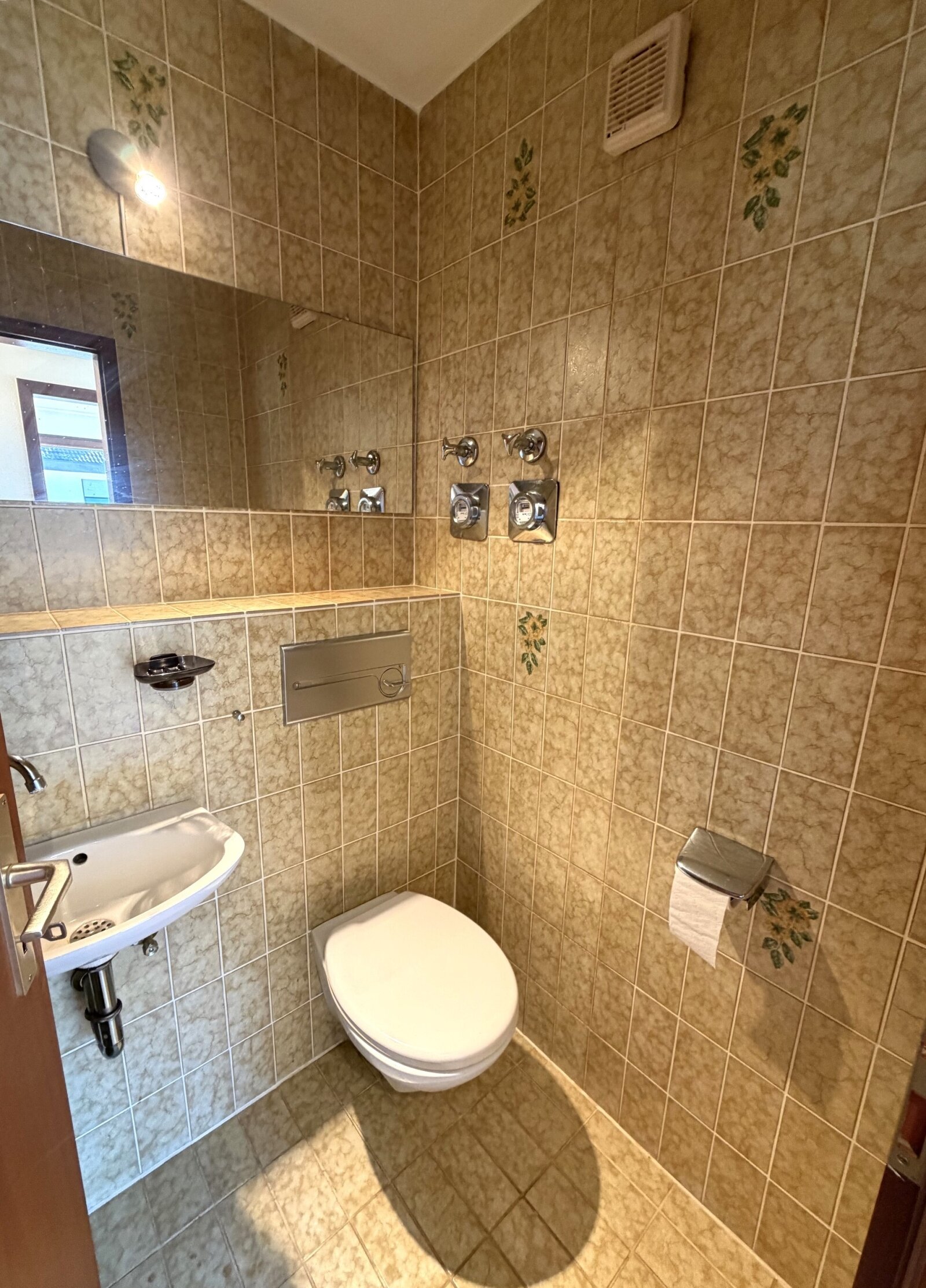 Das hier angrenzende Gäste WC