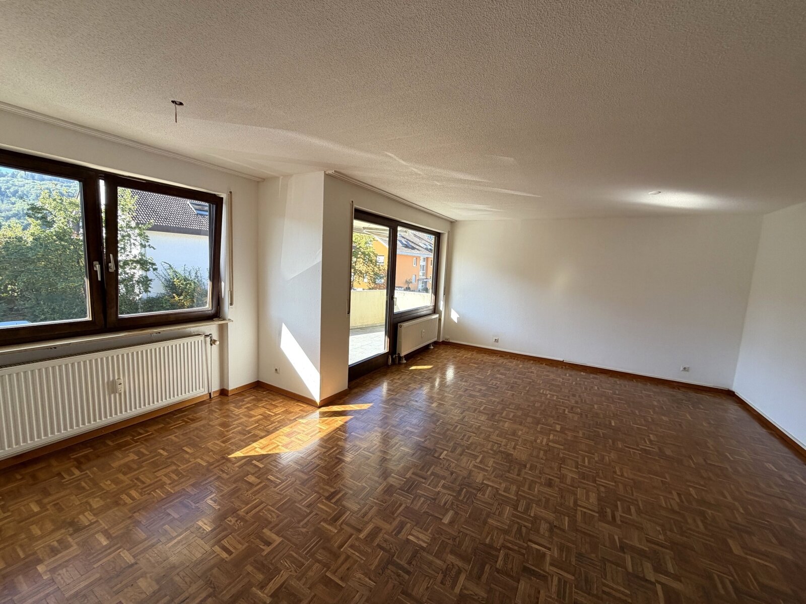 Geräumiges Wohnzimmer