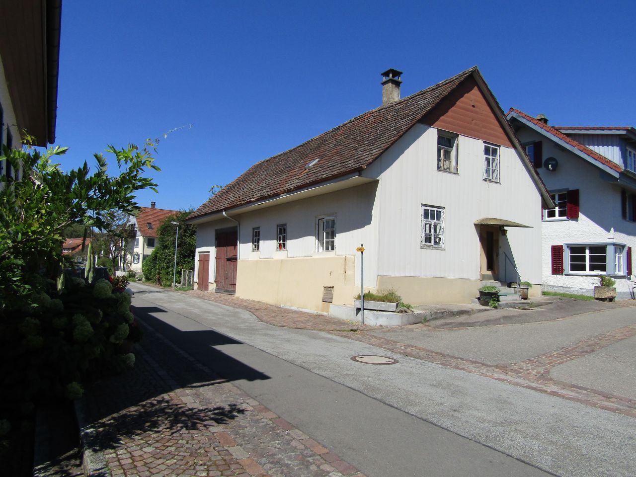 Büsingen am Hochrhein: VERKAUFT!! Bauernhaus mit Bauplatz, erstklassiger Lage und Teilrheinsicht!!  Büsingen am Hochrhein: VERKAUFT!! Bauernhaus mit Bauplatz, erstklassiger Lage und Teilrheinsicht!!