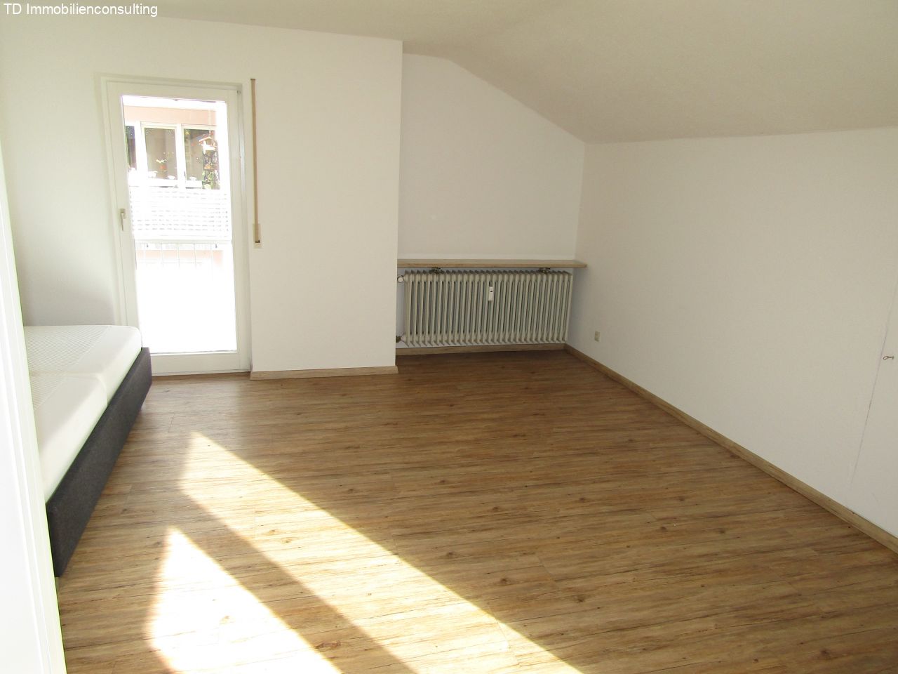 Büsingen: *VERKAUFT* Topp Apartment im DG + Dachterrasse + Stellplatz*  Büsingen: *VERKAUFT* Topp Apartment im DG + Dachterrasse + Stellplatz*